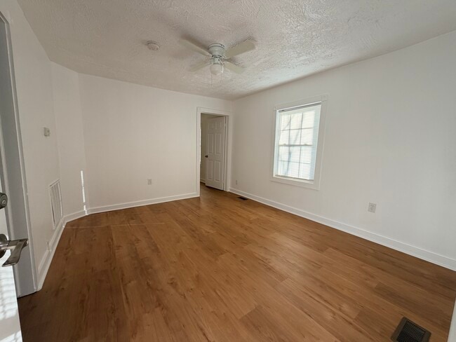 417 S Hill Ave in South Hill, VA - Building Photo - Building Photo