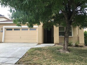 1146 Oatgrass Way in Los Banos, CA - Building Photo - Building Photo