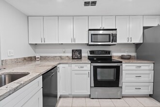 3069 NW 28th Cir in Gainesville, FL - Building Photo - Building Photo
