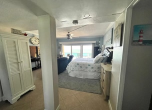 880 Mandalay Ave, Unit S511 in Clearwater, FL - Building Photo - Building Photo