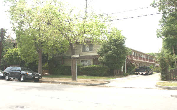 El Rancho Apartments in Pasadena, CA - Building Photo