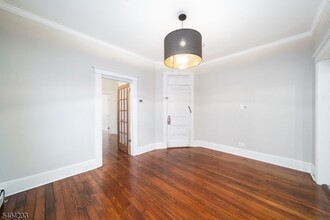 9 Kling St in West Orange, NJ - Building Photo - Building Photo