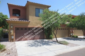 16245 N 30th Pl in Phoenix, AZ - Foto de edificio - Building Photo