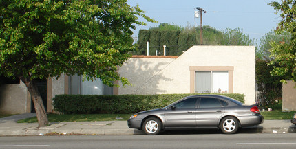 8407 Lindley Ave in Northridge, CA - Building Photo - Building Photo