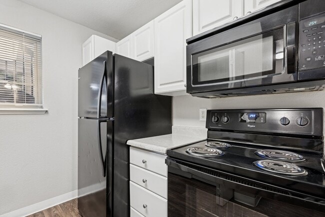 Saratoga in Everett, WA - Building Photo - Building Photo