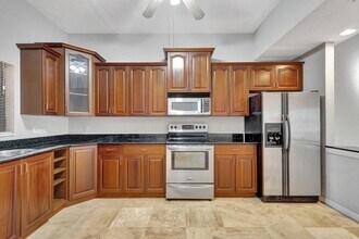 1620 Presidential Way, Unit 110 in West Palm Beach, FL - Building Photo - Building Photo