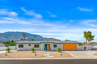 2627 N Cerritos Rd in Palm Springs, CA - Building Photo