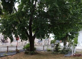 33 Sumner St, Unit Apt 1 in Milford, MA - Building Photo