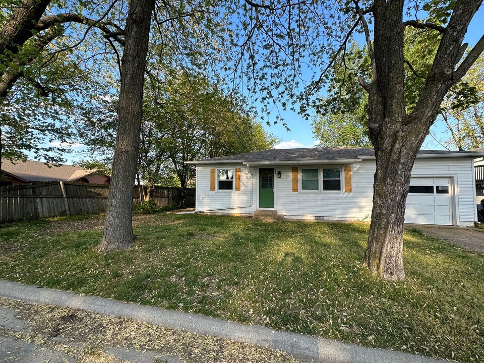 138 N Rechow Ave in Bolivar, MO - Building Photo