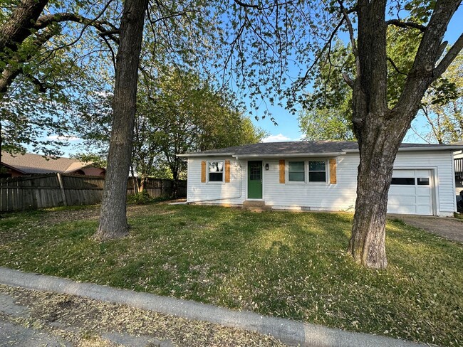 property at 138 N Rechow Ave