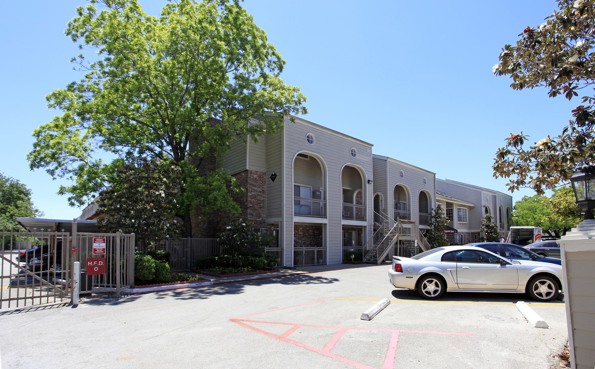 Fountainview Lodge I in Houston, TX - Building Photo