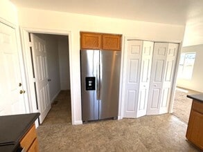 528 Blackstone Dr in Spring Creek, NV - Building Photo - Building Photo