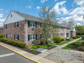 Valley House Condominiums in Doylestown, PA - Building Photo - Building Photo