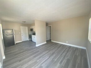 2300 Douglas St in Hollywood, FL - Building Photo - Building Photo