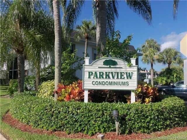 property at 1290 SE Parkview Pl