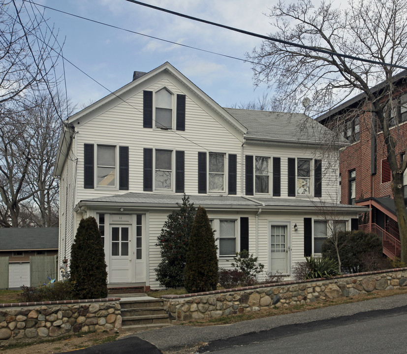 11 Prospect Ave in Northport, NY - Building Photo