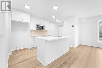301 Glenroy Gilbert Dr in Ottawa, ON - Building Photo - Building Photo