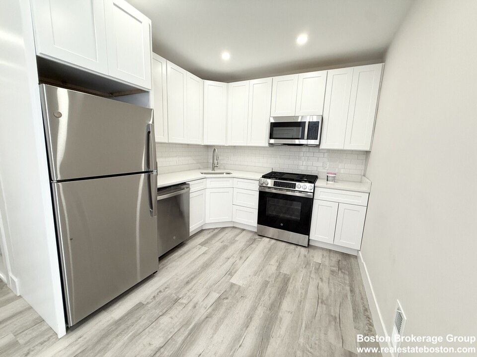 12 Cawfield St, Unit 1 in Boston, MA - Building Photo