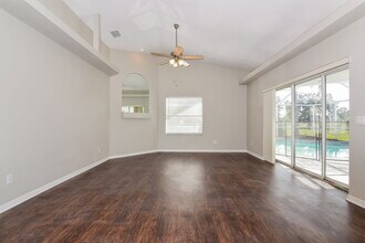 4502 Netherwood Dr in Tampa, FL - Building Photo - Building Photo