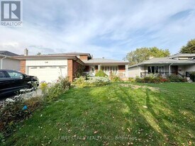 3277 Cardross Rd in Mississauga, ON - Building Photo
