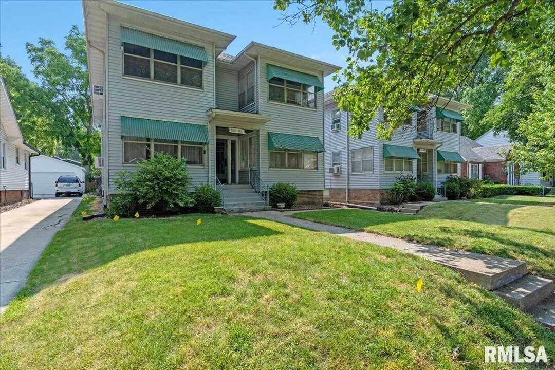 860 Loraine Ave in Springfield, IL - Building Photo