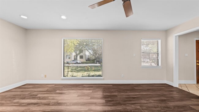 1017 Howard Ln in Bellaire, TX - Building Photo - Building Photo