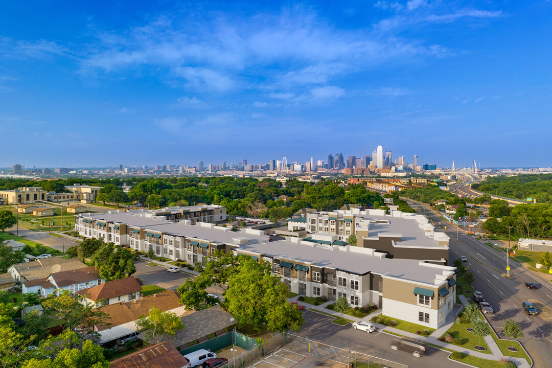 Mariposa at Western Heights in Dallas, TX - Building Photo