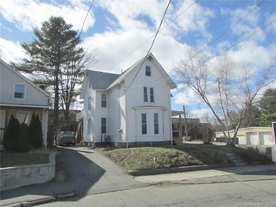 53 Prospect St in Torrington, CT - Building Photo