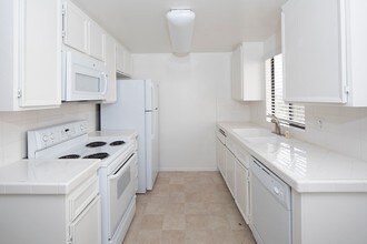 7601 Eads Ave in San Diego, CA - Building Photo - Building Photo