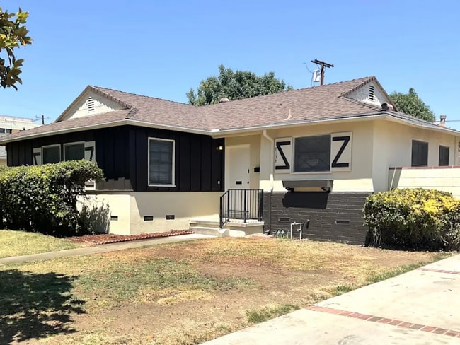 8139 Darby Ave in Los Angeles, CA - Building Photo - Building Photo