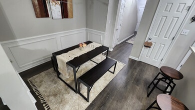 Room in Townhome on W Park Cir in College Park, GA - Building Photo - Building Photo
