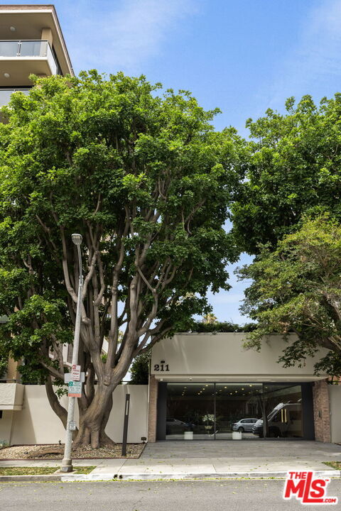 211 S Spalding Dr in Beverly Hills, CA - Building Photo - Building Photo