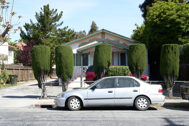 1583 Oxford St in Redwood City, CA - Building Photo - Building Photo