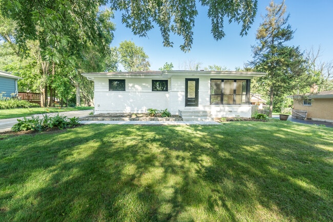 property at 1N555 Park Blvd
