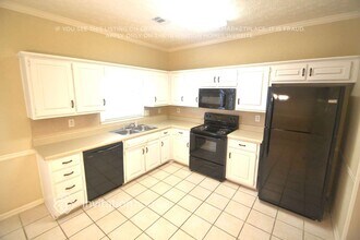 2880 Park Chase Dr in Snellville, GA - Building Photo - Building Photo