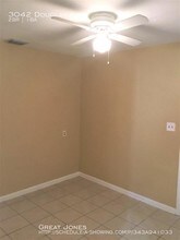 3042 Douglas Ave in Ft. Myers, FL - Foto de edificio - Building Photo