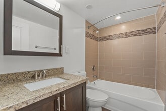 Four Thousand Yonge Street in Toronto, ON - Building Photo - Building Photo