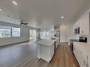 10085 Abilene St in Commerce City, CO - Foto de edificio - Building Photo