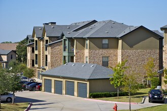Lakeside Villas (Dallas) in Grand Prairie, TX - Building Photo - Building Photo