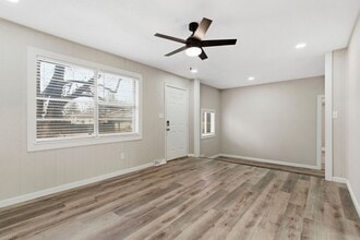 2902 W Scott St in Springfield, MO - Building Photo - Building Photo