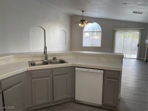 1425 Dragon Rock Dr in Henderson, NV - Building Photo - Building Photo