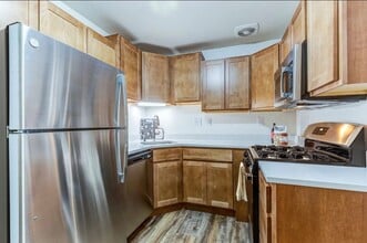 Greenbrook Apartments in Greenfield, WI - Foto de edificio - Building Photo