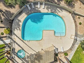 2857 N Los Felices Rd in Palm Springs, CA - Building Photo - Building Photo