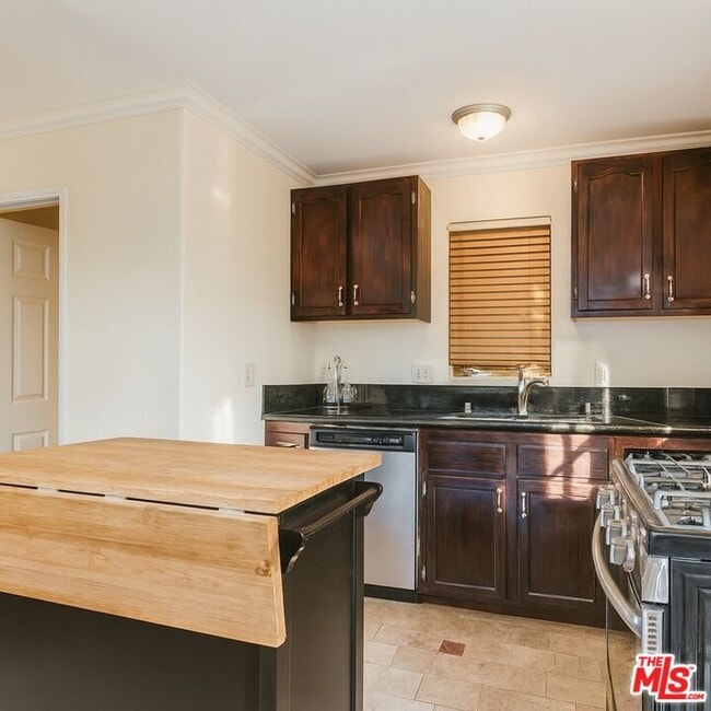 8296 Presson Pl in Los Angeles, CA - Building Photo - Building Photo