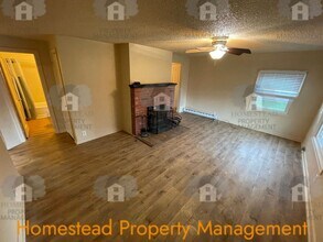 2060 Bruce St NE in Salem, OR - Building Photo - Building Photo