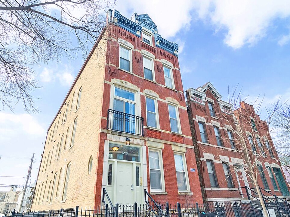 1226 N Greenview Ave in Chicago, IL - Building Photo