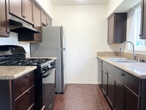 2210 Grand Ave in San Diego, CA - Building Photo - Building Photo