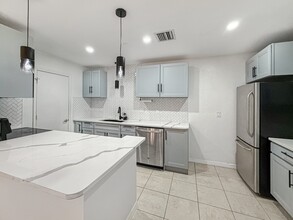 429 Morgan Cir S in Lehigh Acres, FL - Building Photo - Building Photo
