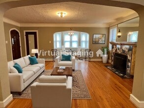 7260 Pershing Ave, Unit 1E in University City, MO - Building Photo - Building Photo