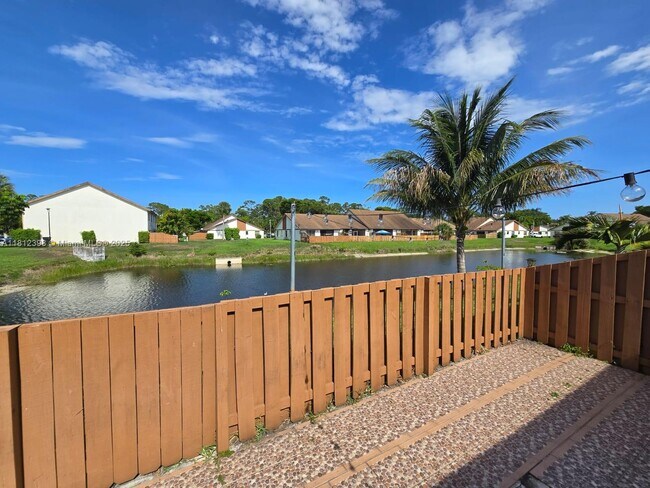 1120 Parkside Green Dr in Greenacres, FL - Building Photo - Building Photo